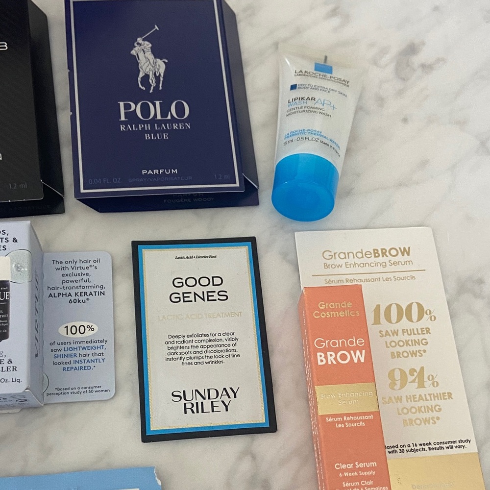 Assorted Beauty and Fragrance Sample Set - Picture 5 of 10